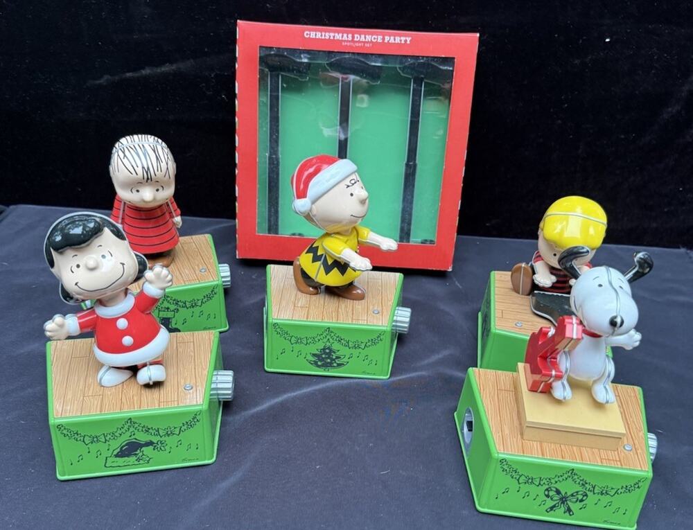 Hallmark Peanuts Christmas Musical Animated Set Charlie Brown Complete MWT!